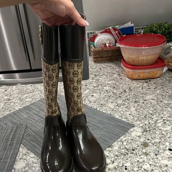 Michael Kors Signature Rain Boots - Picture 2 of 6